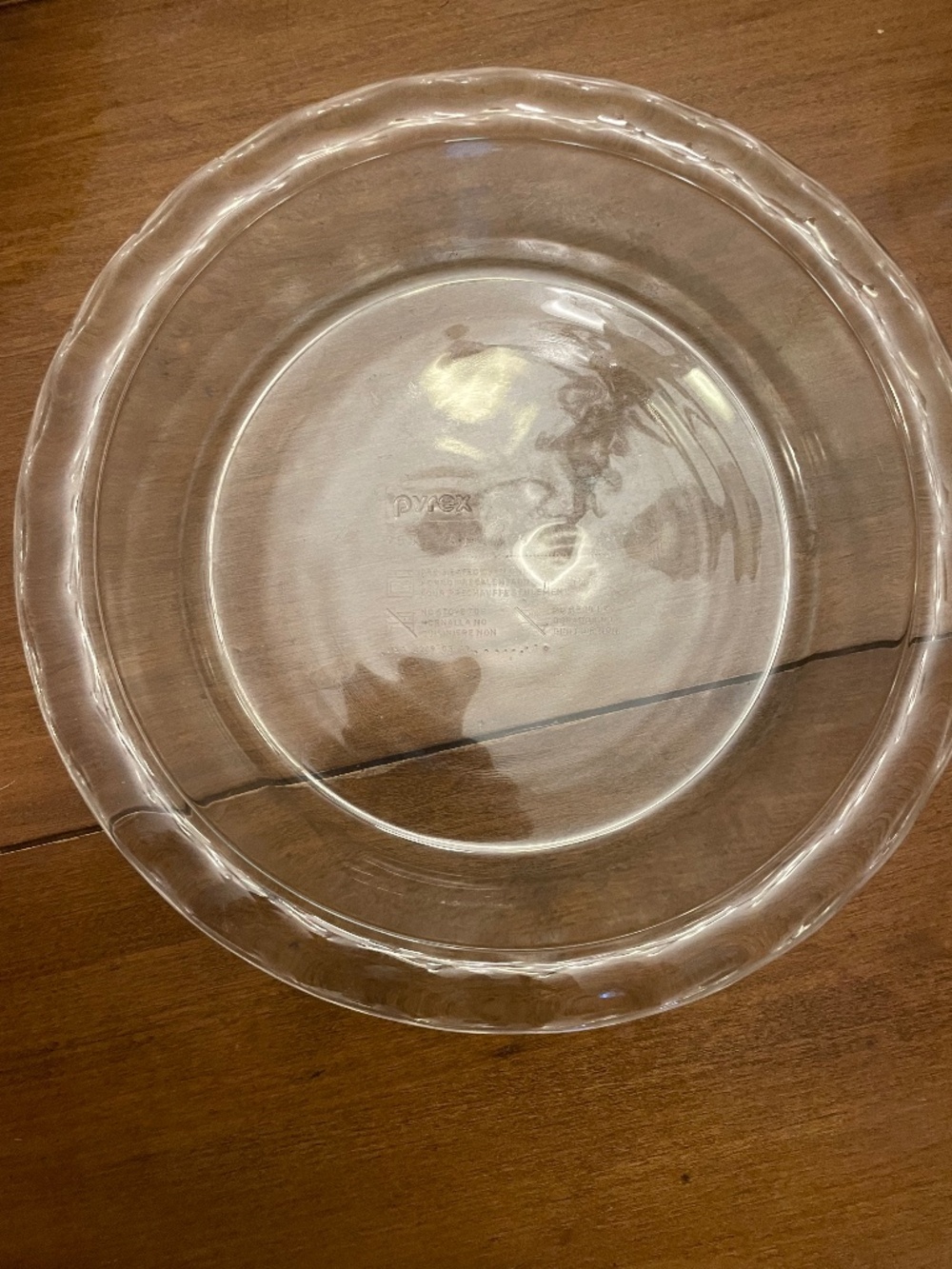 Pyrex 9 inch pie plate with Pyrex portable green Carrier